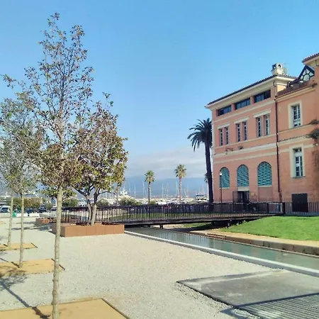 Le Du Cardinal Central/ Wifi/ A Pieds! Lägenhet *