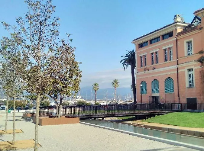 Le Du Cardinal Central/ Wifi/ A Pieds! Apartmán *